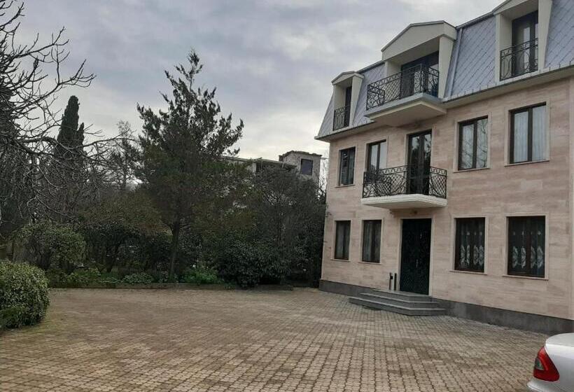 پانسیون Lasha Guest House