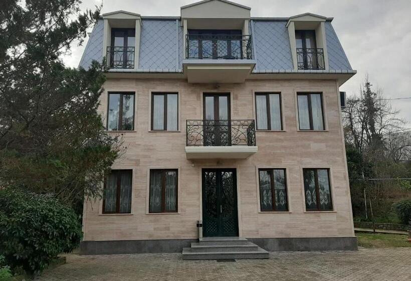 پانسیون Lasha Guest House