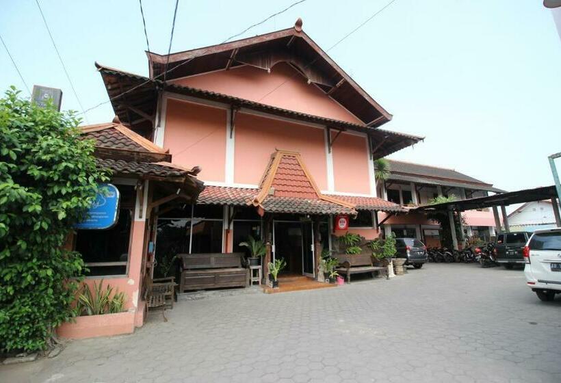 펜션 Reddoorz @ Mantrijeron 2