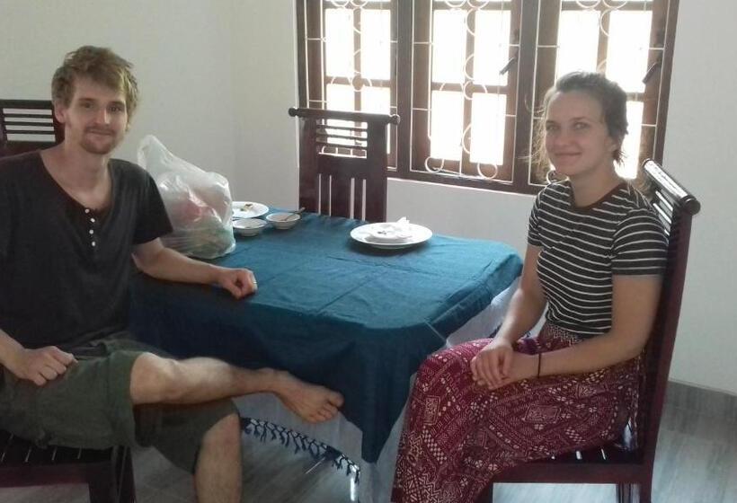 Пансион Tourist Holiday Inn