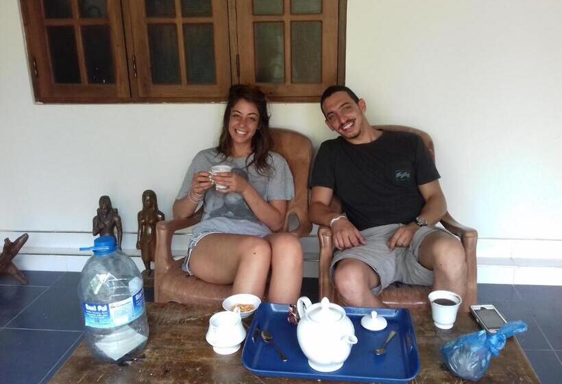 Пансион Tourist Holiday Inn