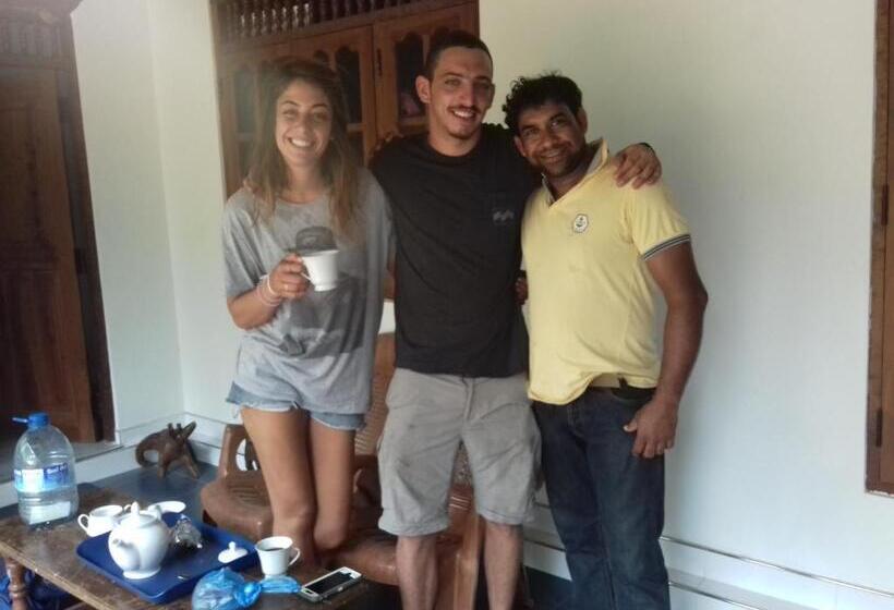 Пансион Tourist Holiday Inn