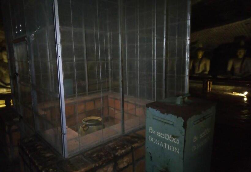 Пансион Tourist Holiday Inn