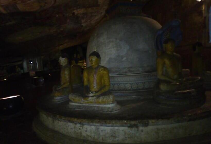 Пансион Tourist Holiday Inn