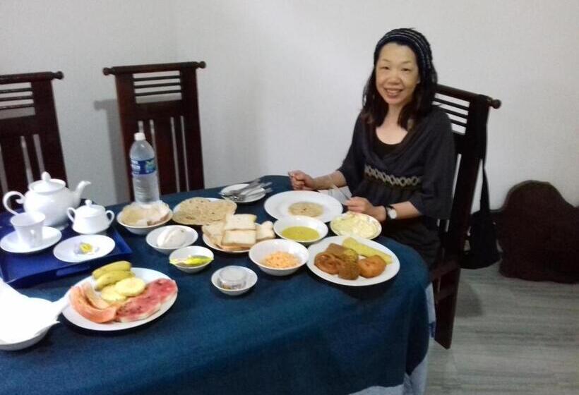 Пансион Tourist Holiday Inn