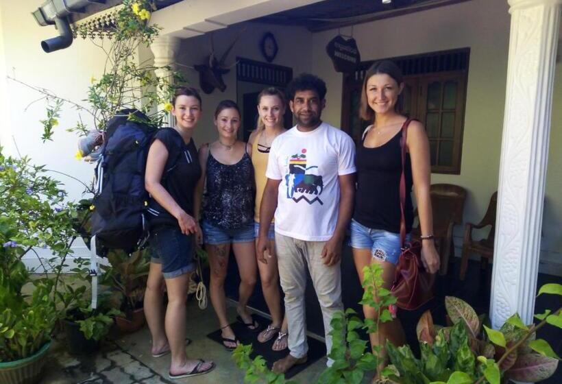 Пансион Tourist Holiday Inn