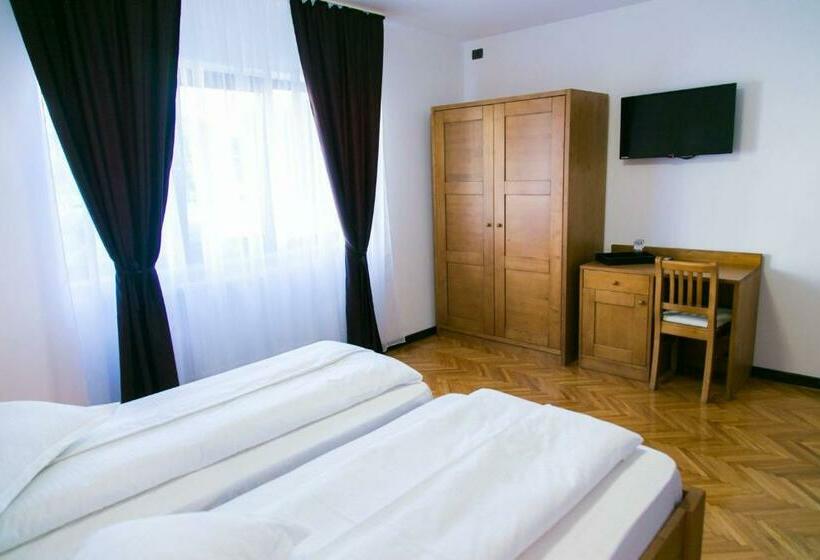 بنسيون White House