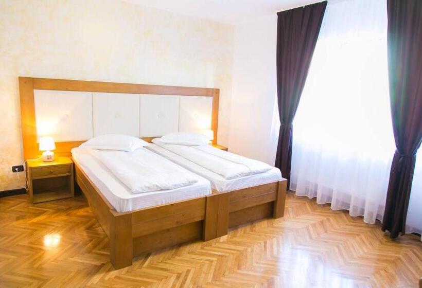 بنسيون White House