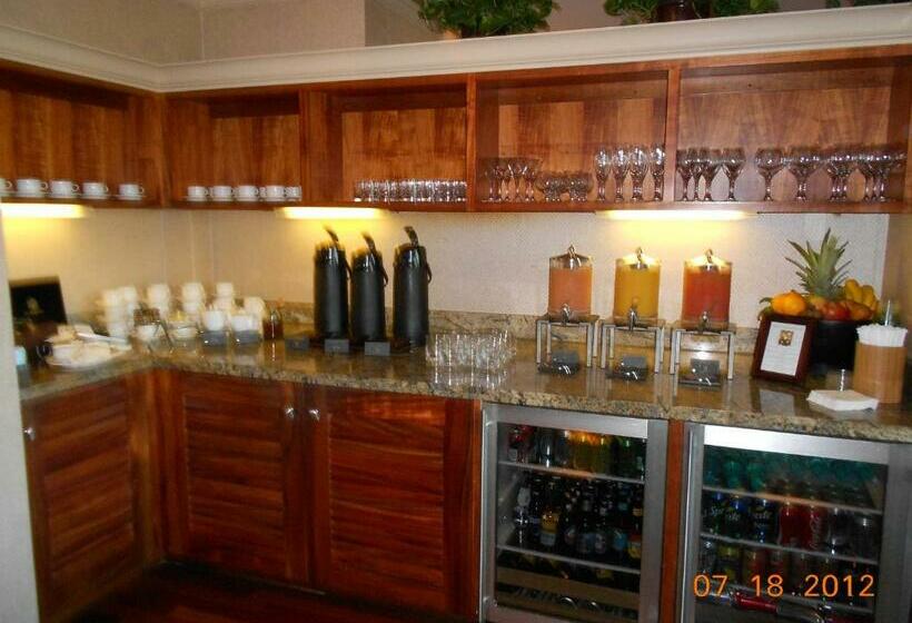 منتجع Fairmont Orchid Gold Experience