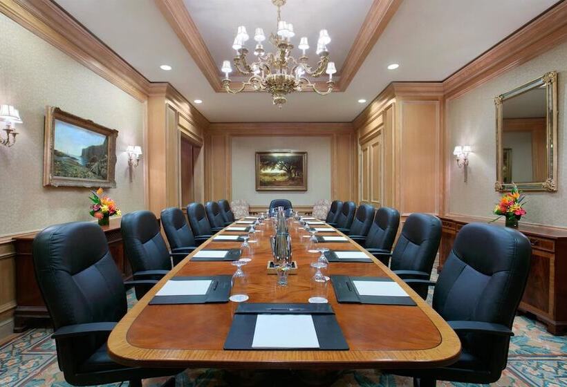 منتجع Fairmont Orchid Gold Experience