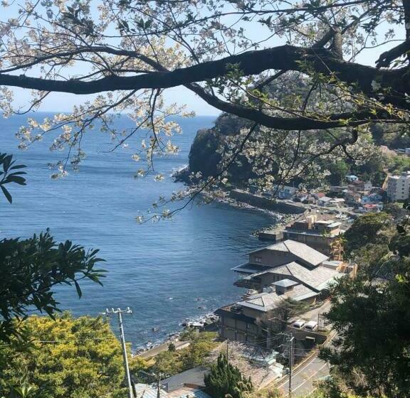 Ryokan Izu Hokkawa Seaside Guesthouse 伊豆北川の家