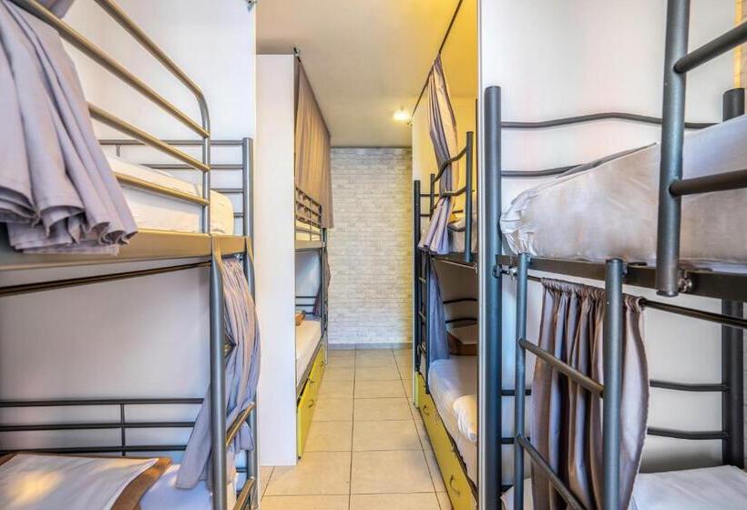 Общежитие Casa Barcelo Camp Nou Barcelona