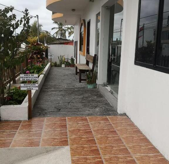 Общежитие Hostal Sandrita