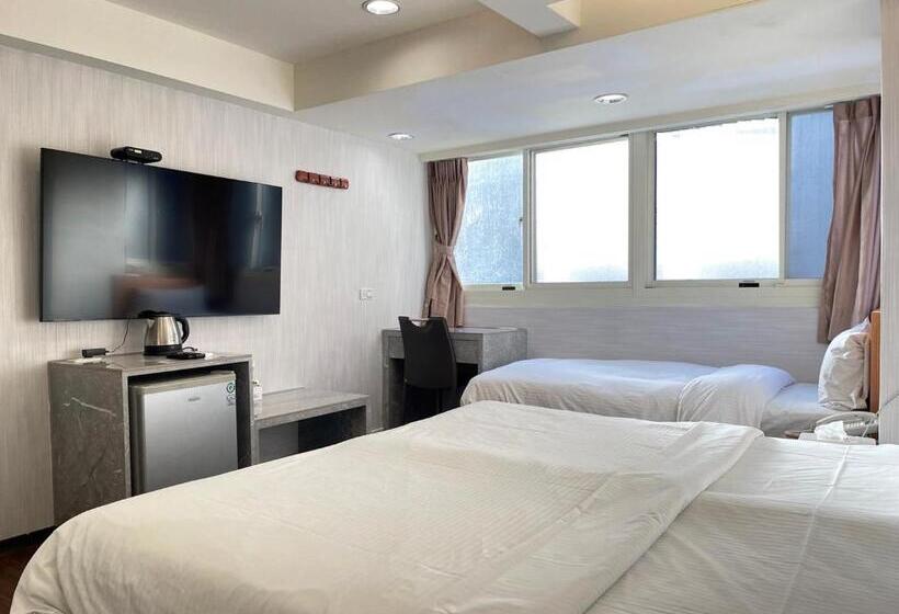 هاستل Jung Shin