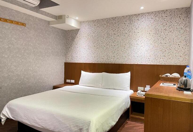 هاستل Jung Shin