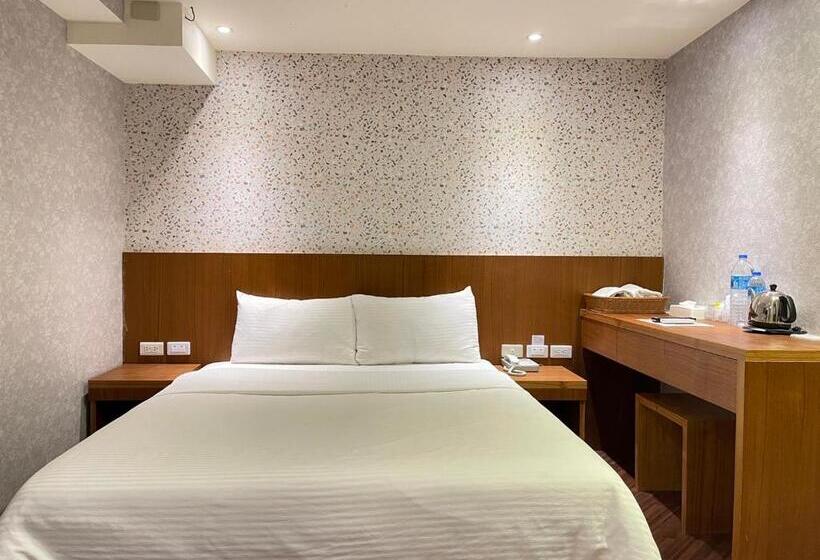 هاستل Jung Shin