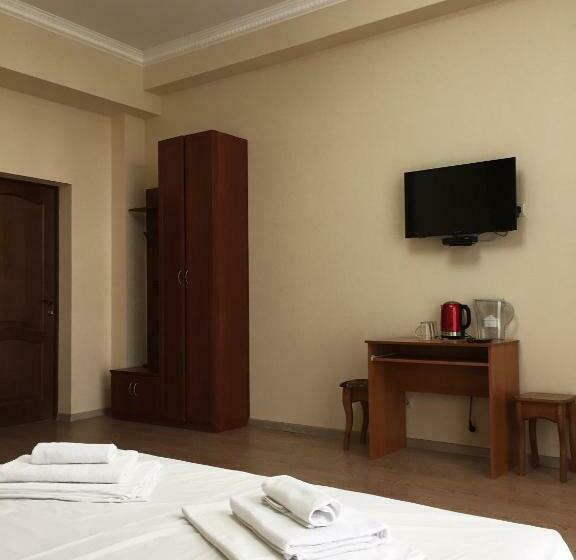 هاستل Semeynyy Mini