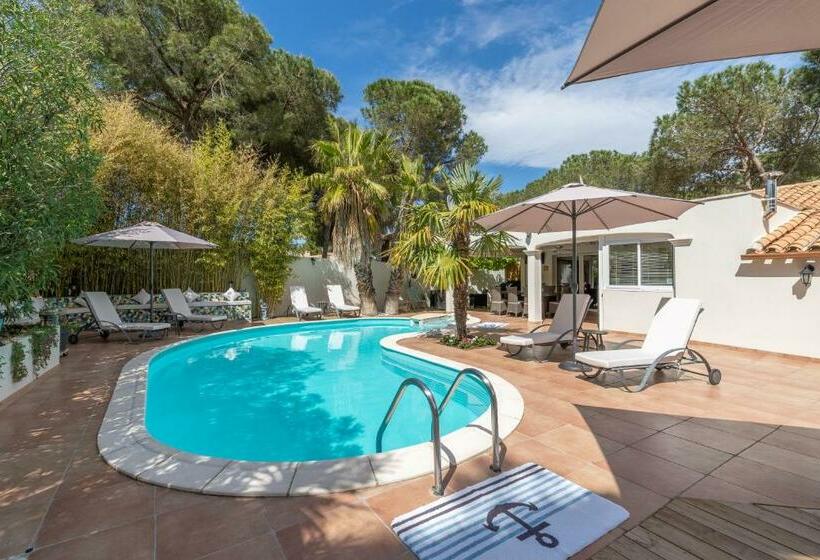 تختخواب و صبحانه La Villa De L'olivier