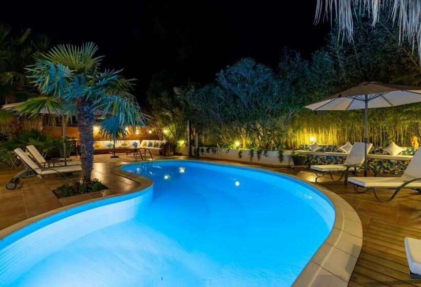 تختخواب و صبحانه La Villa De L'olivier