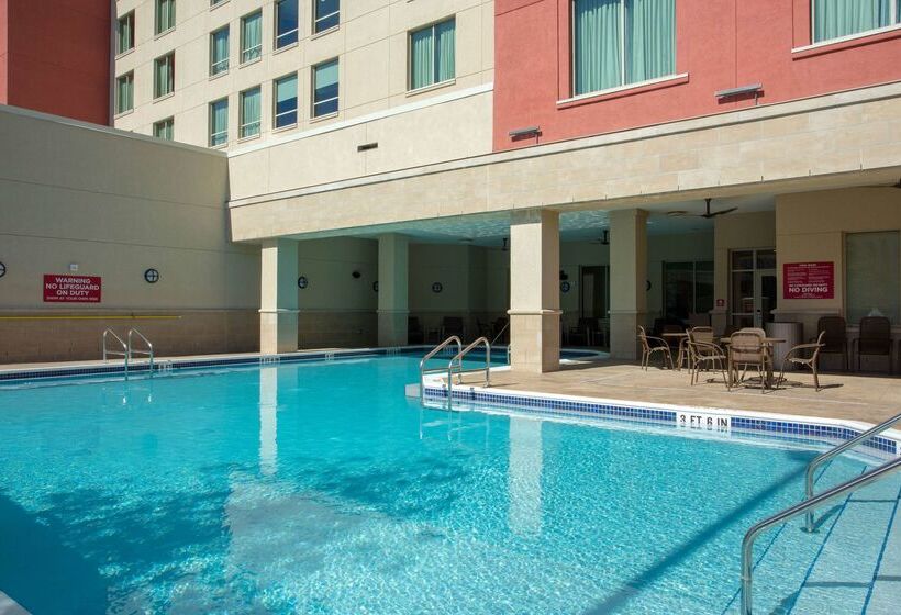 בית מלון כפרי Drury Inn & Suites Gainesville