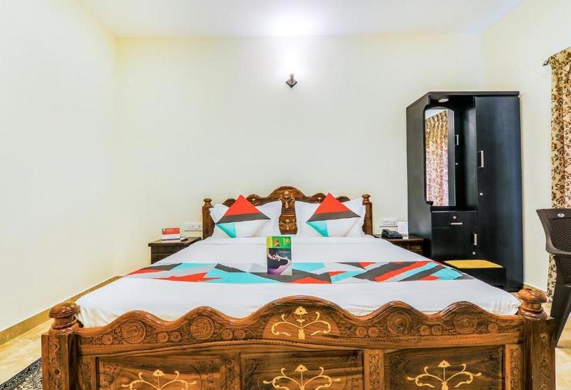 호텔 Fabexpress Royal Hideway Resort