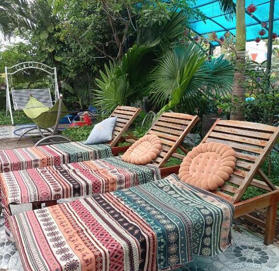 هتل Hugo Homestay