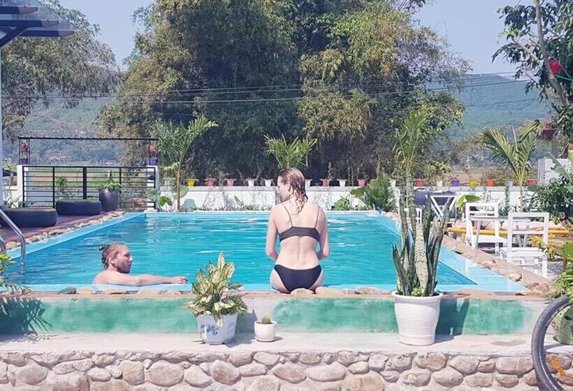 هتل Hugo Homestay