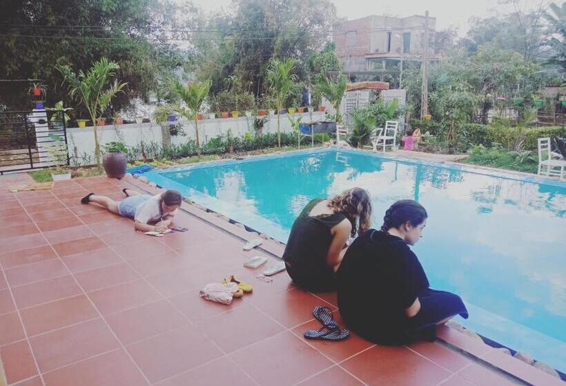 هتل Hugo Homestay