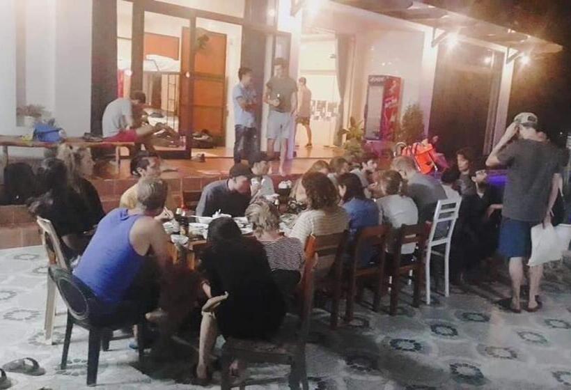 هتل Hugo Homestay