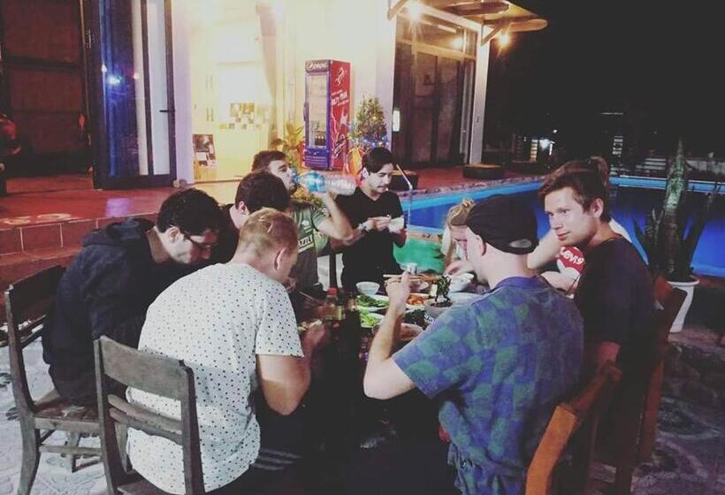 هتل Hugo Homestay