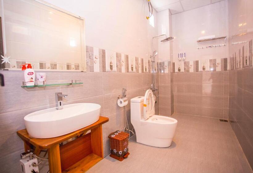 هتل Hugo Homestay