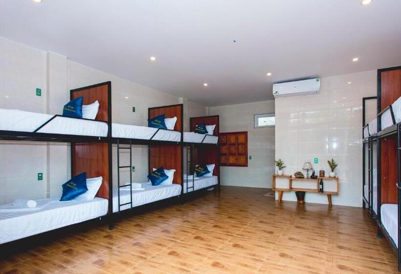 هتل Hugo Homestay