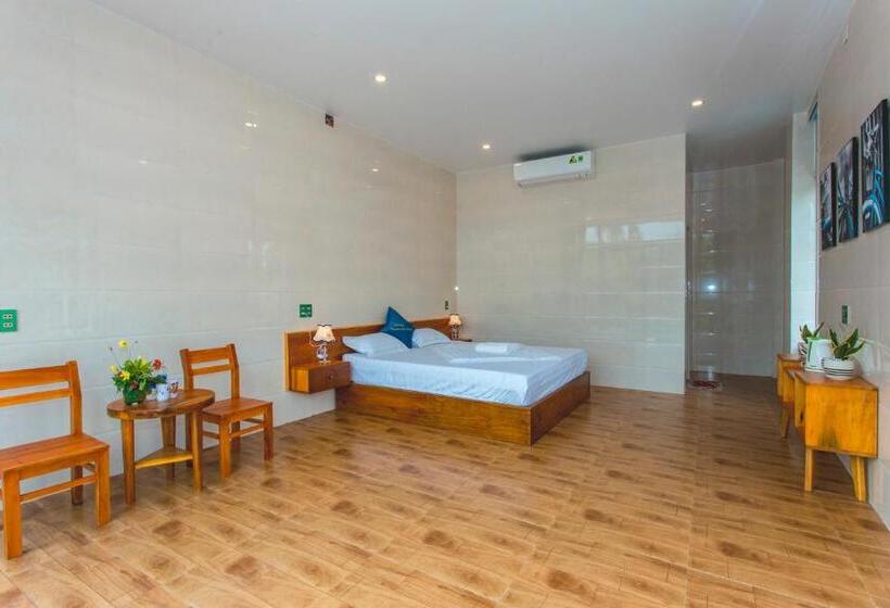 هتل Hugo Homestay