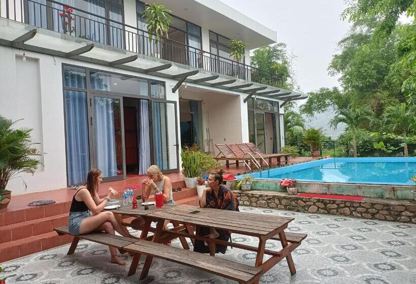 هتل Hugo Homestay