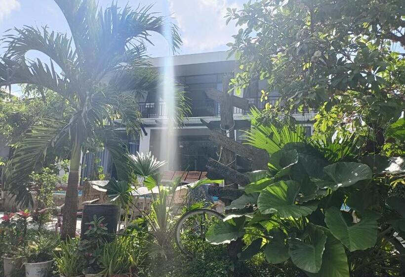 هتل Hugo Homestay