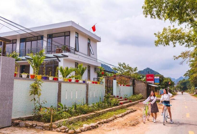 هتل Hugo Homestay