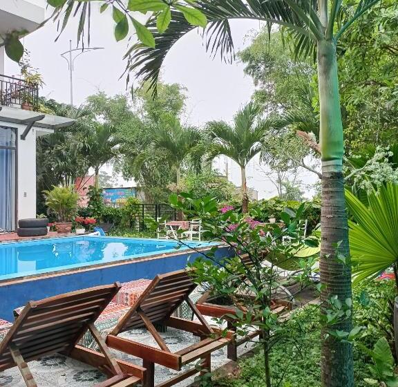 هتل Hugo Homestay