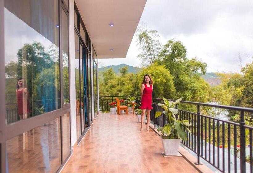 هتل Hugo Homestay