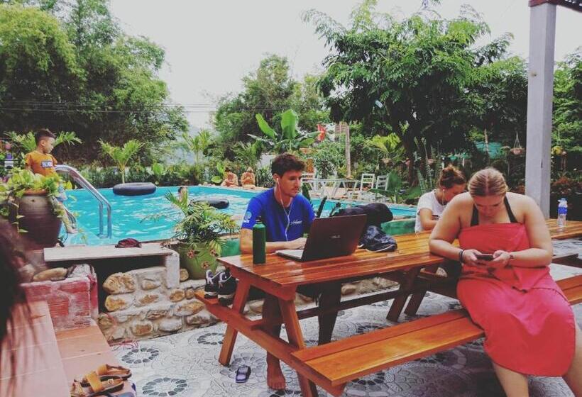 هتل Hugo Homestay