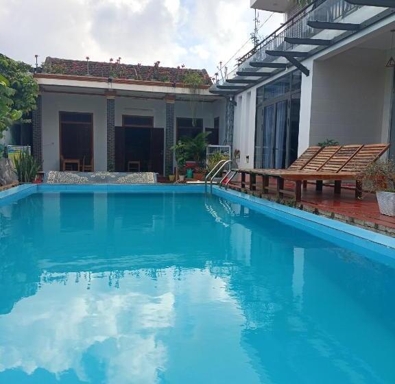 هتل Hugo Homestay