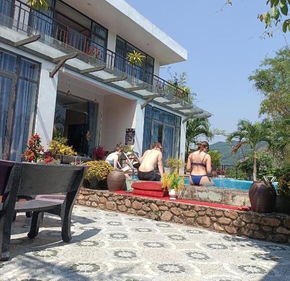 هتل Hugo Homestay