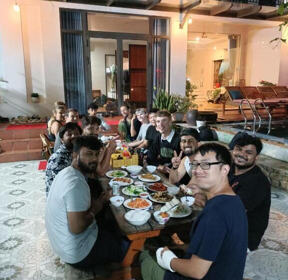 هتل Hugo Homestay