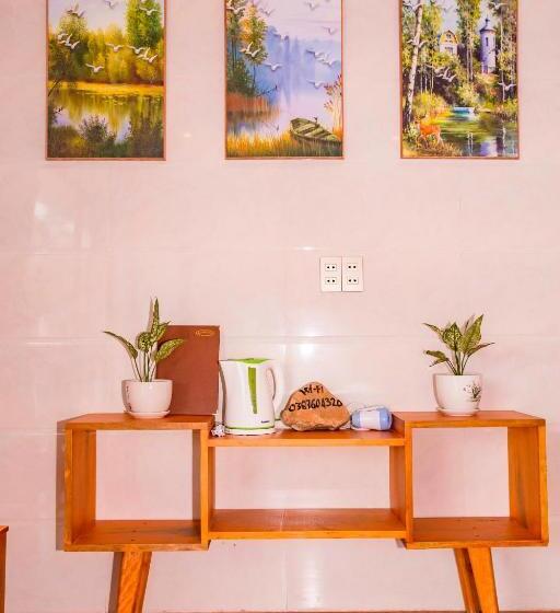 هتل Hugo Homestay