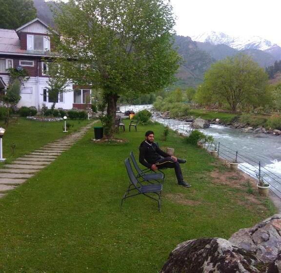 فندق White House