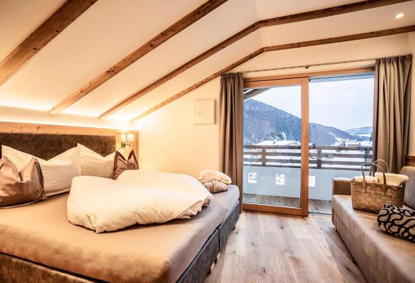 Luxury Chalet Plazola