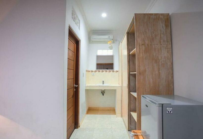 پانسیون Adi Guest House
