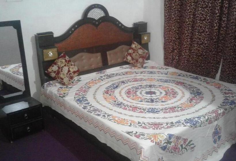 ペンション Alamdar Guest House