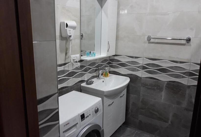 膳宿费 Kazbegi Guide