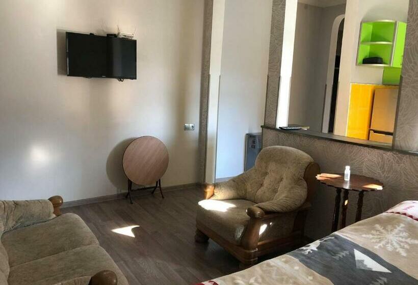 پانسیون Our House