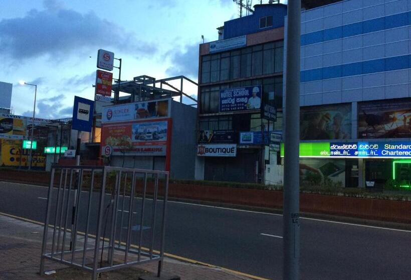 پانسیون Rr House